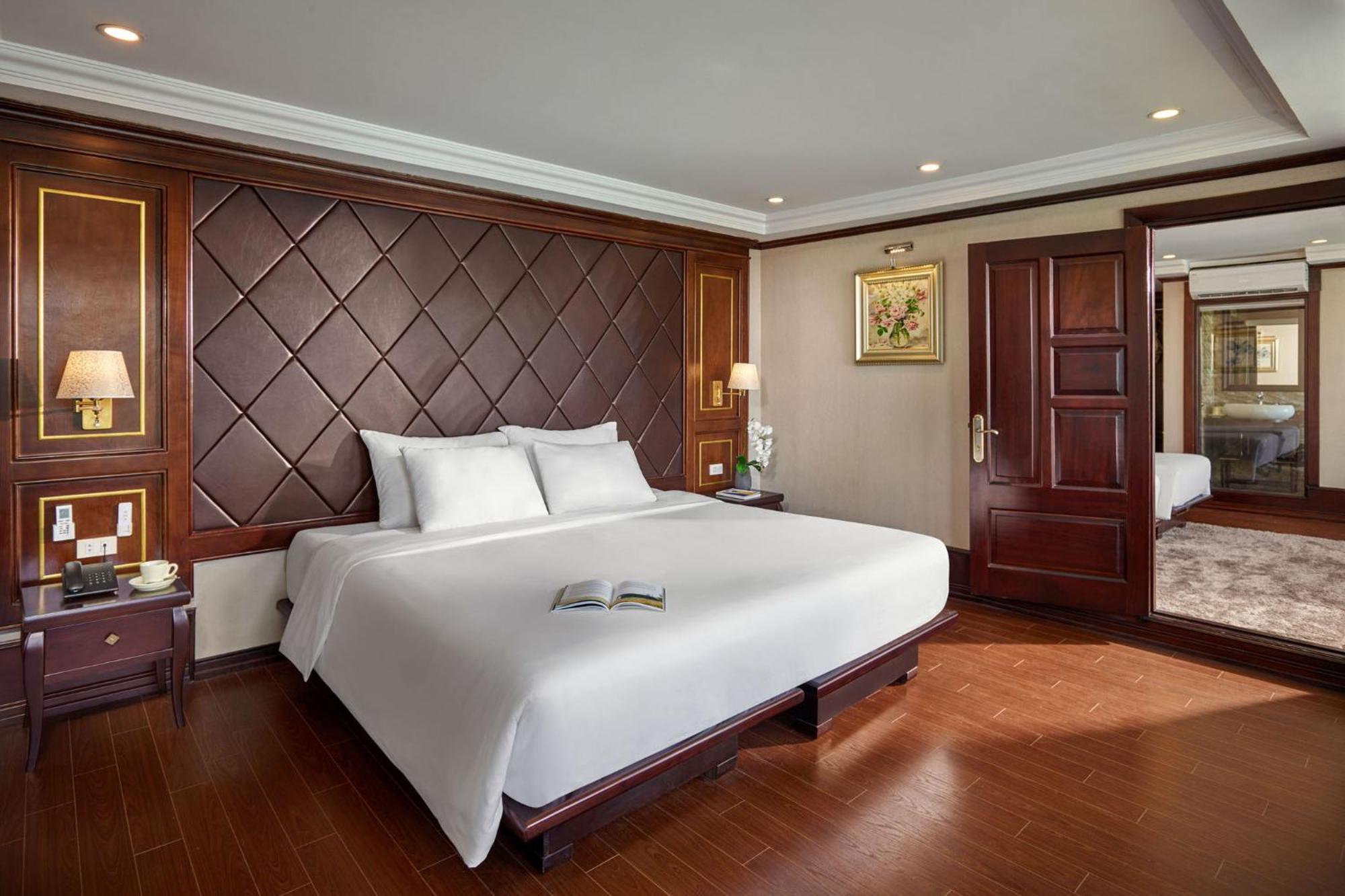 Le Journey Elegance Cruise Hotel Ha Long Exterior photo