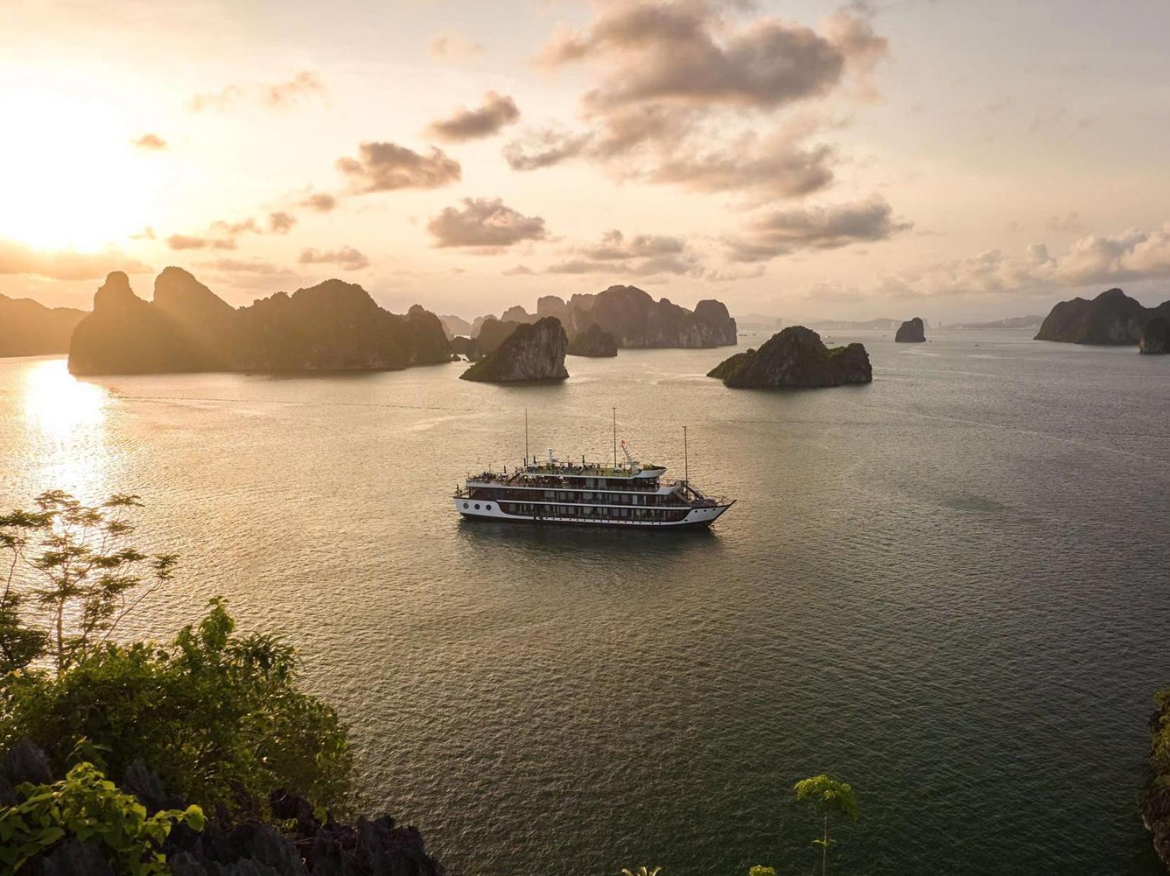 Le Journey Elegance Cruise Hotel Ha Long Exterior photo