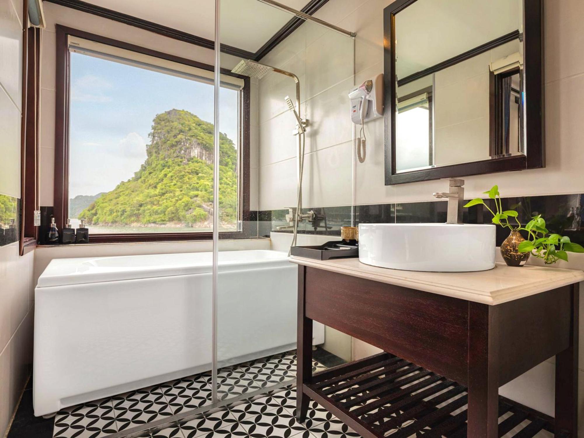 Le Journey Elegance Cruise Hotel Ha Long Exterior photo